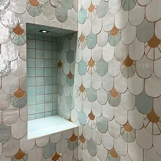 Artisan Mosaïste d'Art pour la pose des zelliges-écailles de poissons-zelliges trapèzes-zelliges en bâtonnet-zelliges carré sur tout supports a Paris et Ile -de-France-Devis et déplacements gratuits sur demande