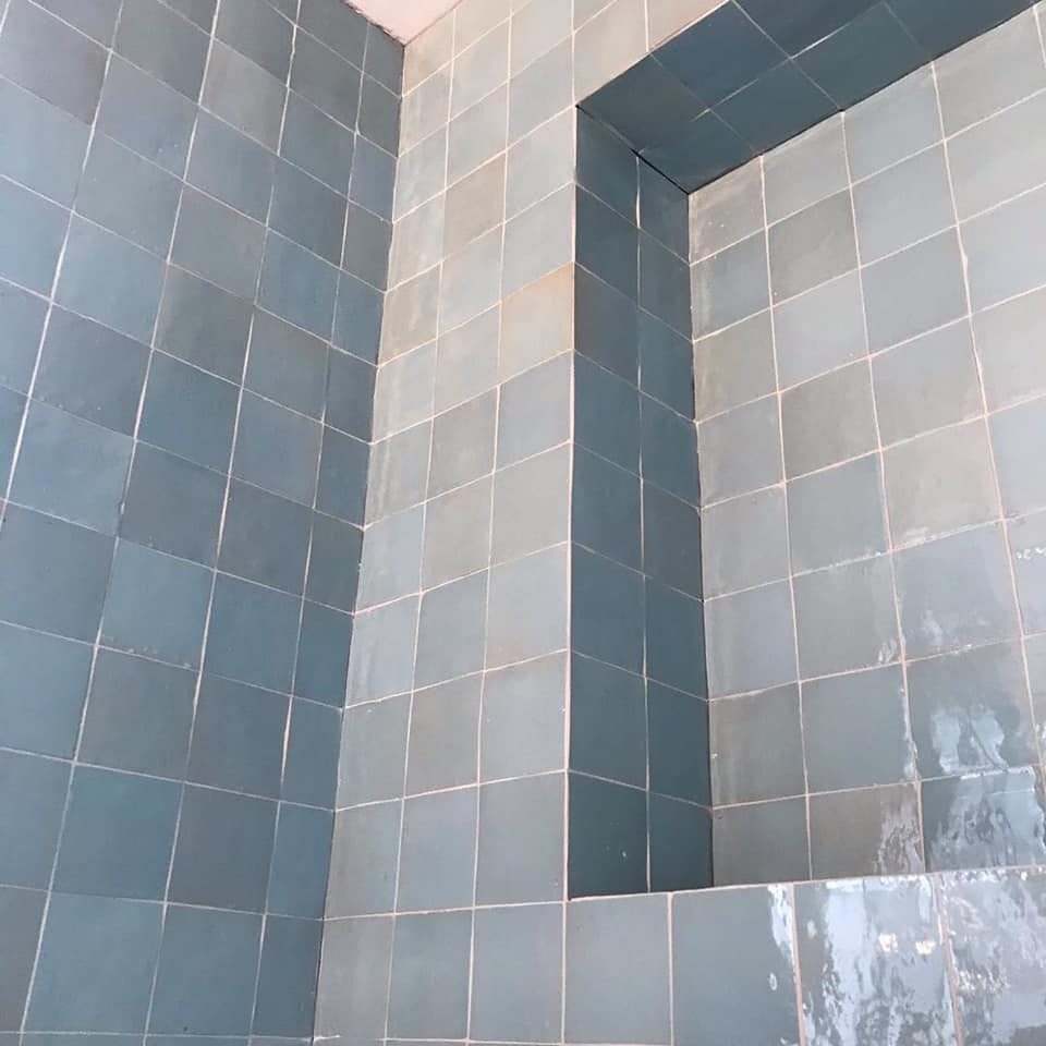 Artisan Mosaïste d'Art pour la pose des zelliges-écailles de poissons-zelliges trapèzes-zelliges en bâtonnet-zelliges carré sur tout supports a Paris et Ile -de-France-Devis et déplacements gratuits sur demande